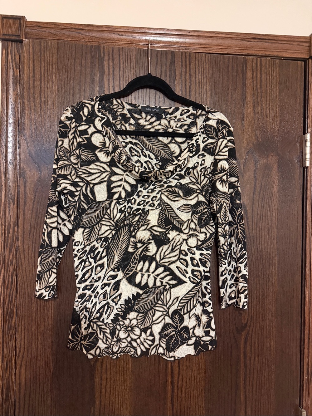 Karen Kane Black & Cream Floral Leaf Print Long Sleeve Top